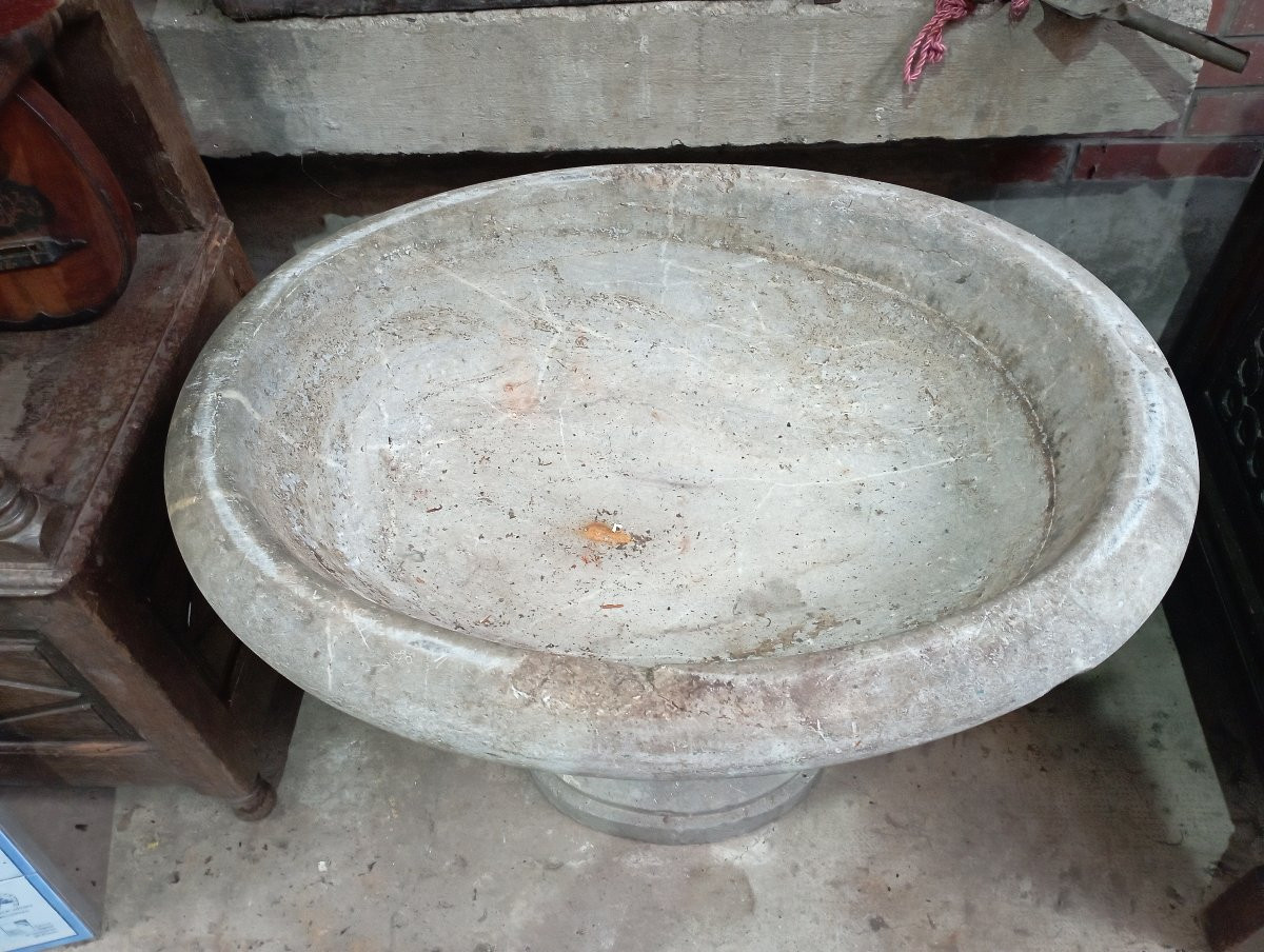 Bénitier en pierre Marbrière sur pied époque XVIIII ème siécle-photo-3