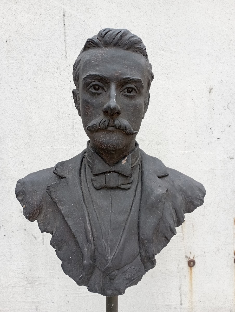 Buste d'Emile Gallé en terre cuite sur pied