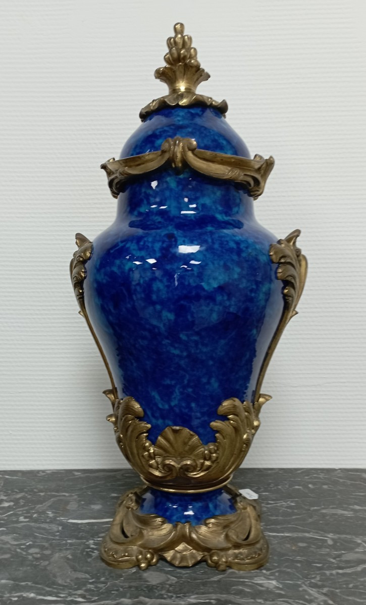Vase en faïence de Sèvres XIX ème siècle 