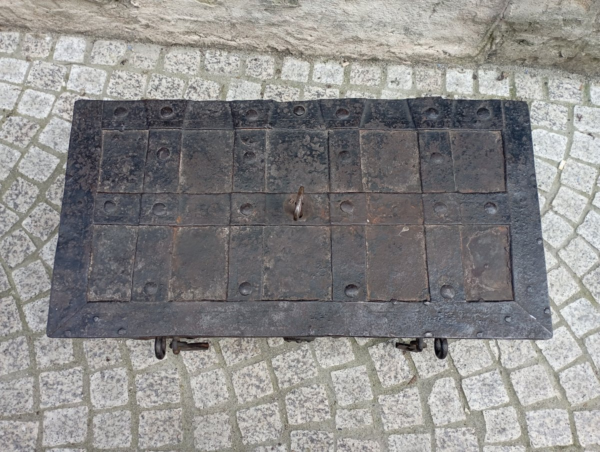 Coffre de ''pirate'' du XVII ème siècle-photo-2