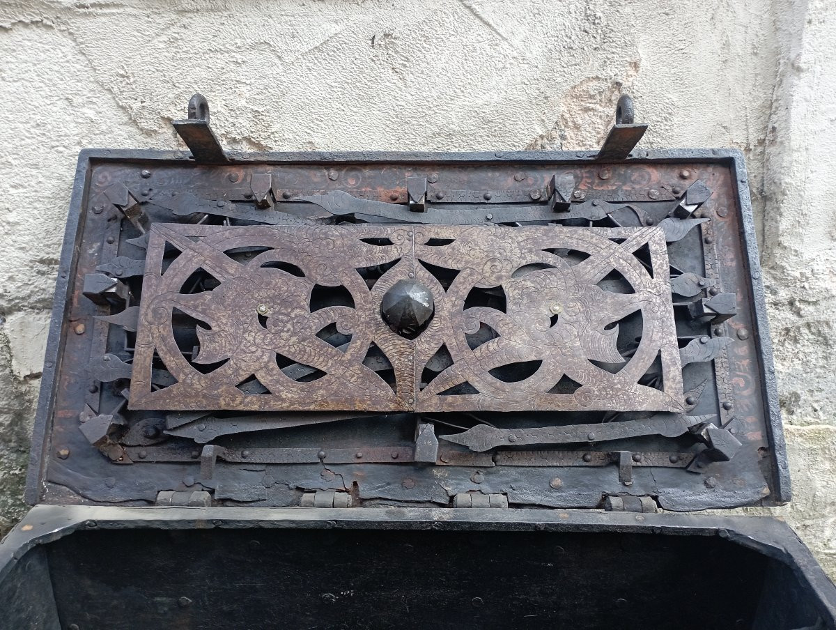 Coffre de ''pirate'' du XVII ème siècle-photo-3