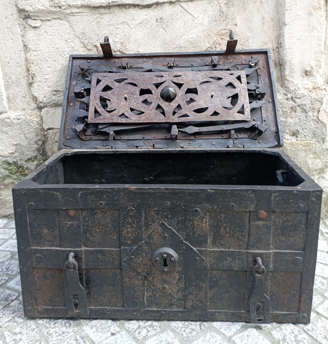 Coffre de ''pirate'' du XVII ème siècle-photo-4