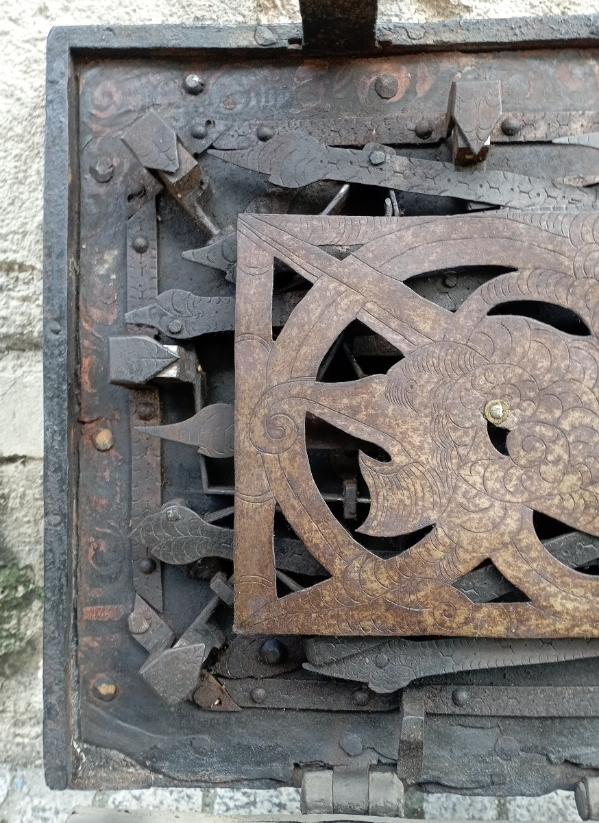 Coffre de ''pirate'' du XVII ème siècle-photo-1