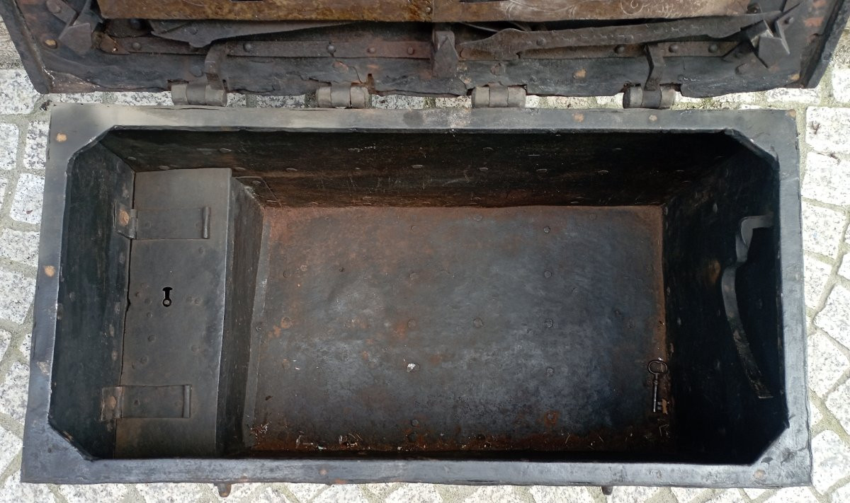 Coffre de ''pirate'' du XVII ème siècle-photo-3