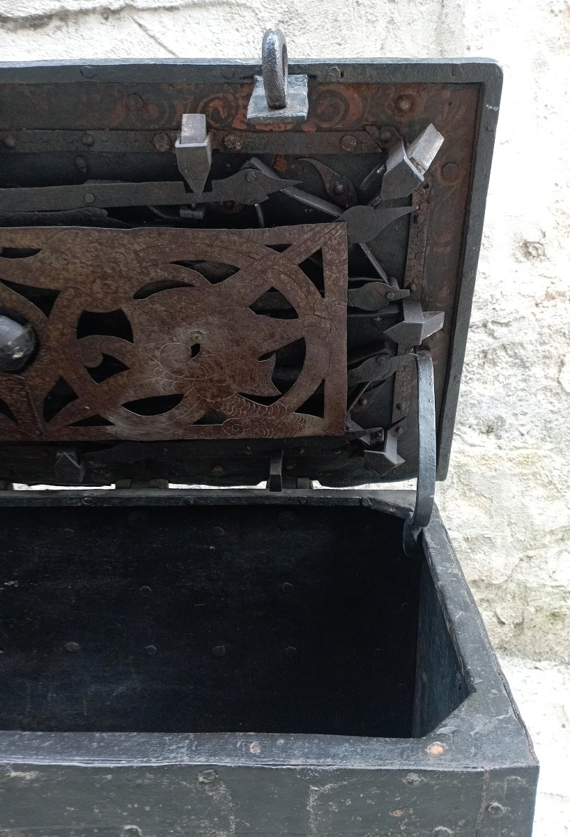 Coffre de ''pirate'' du XVII ème siècle-photo-4