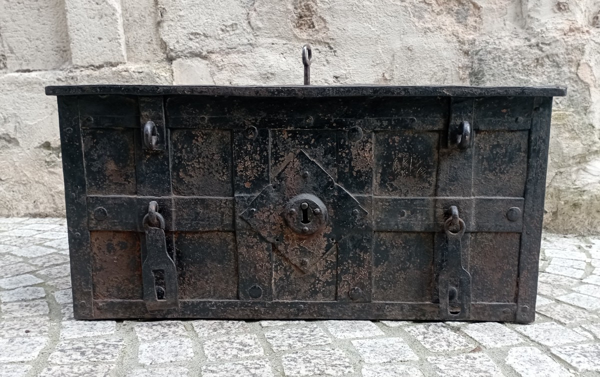 Coffre de ''pirate'' du XVII ème siècle