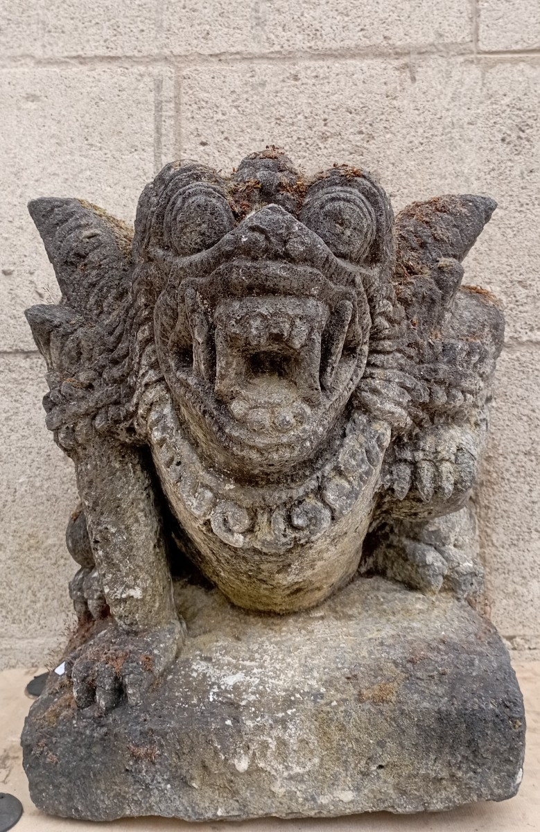 Statue de lion en pierre de Bali