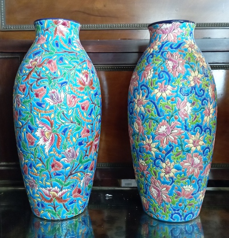 Paire de vases balustres décor pivoines '' Emaux de Longwy''