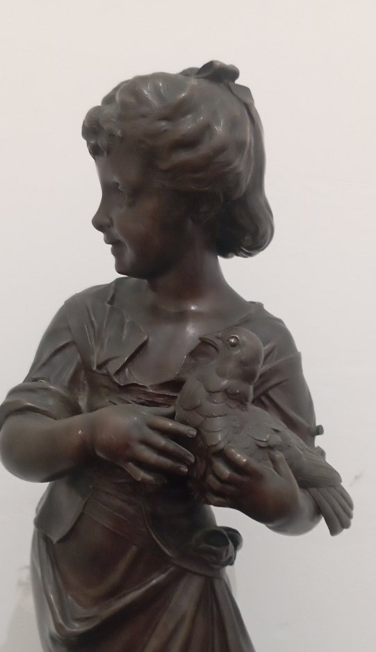 Sculpture en bronze ''Femme au pigeon'' par H. Giraud-photo-2