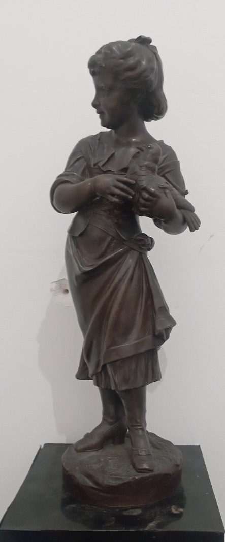 Sculpture en bronze ''Femme au pigeon'' par H. Giraud