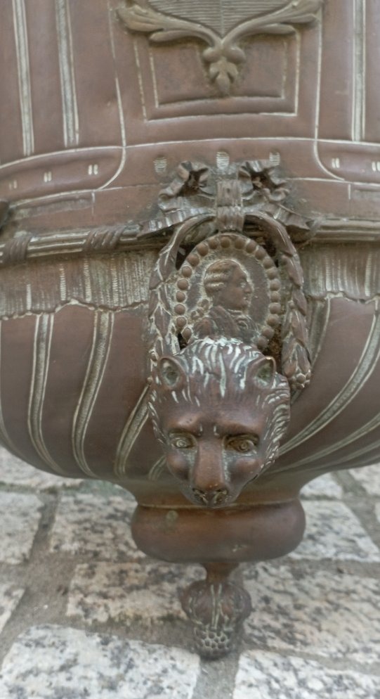 Fontaine à eau armoiries royales du XVIII ème siècle-photo-1