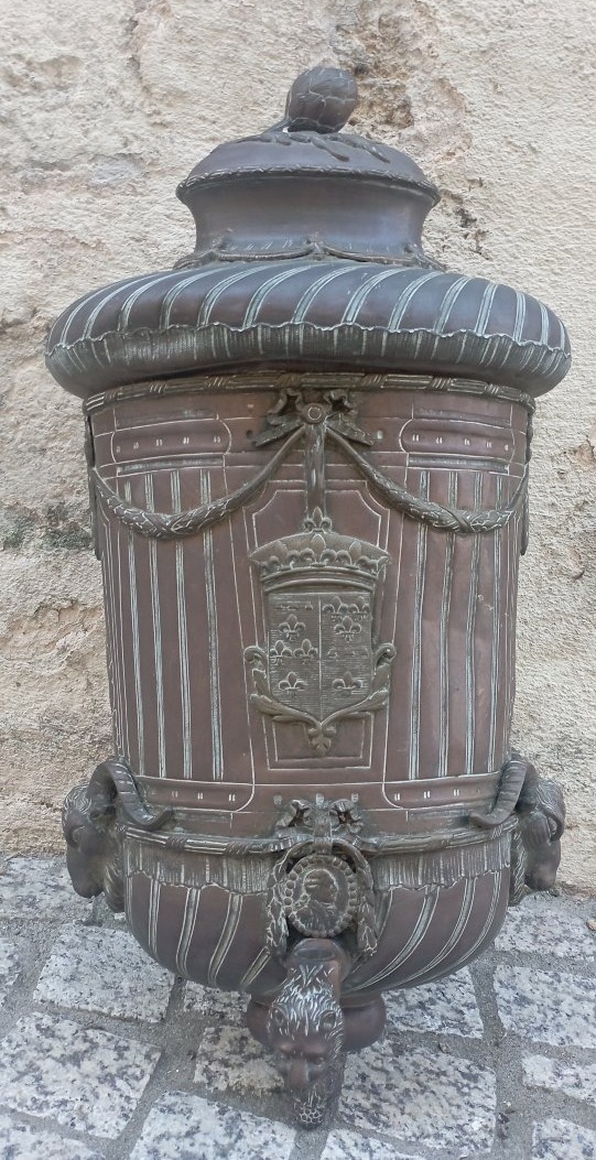 Fontaine à eau armoiries royales du XVIII ème siècle