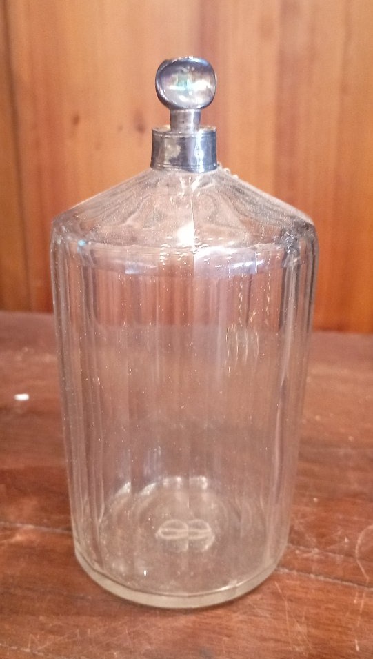 18th-century Perfume Bottle And Toiletries Set -photo-1