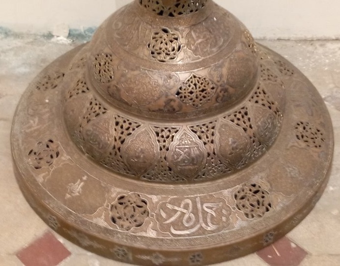 Pied de lampadaire Syrien en laiton et étain-photo-2