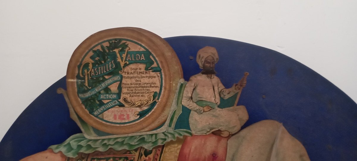 "pastilles Valda" Storefront Vending Machine-photo-2