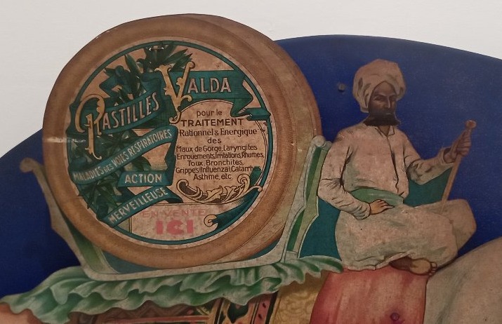 "pastilles Valda" Storefront Vending Machine-photo-2