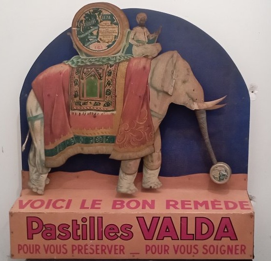 "pastilles Valda" Storefront Vending Machine