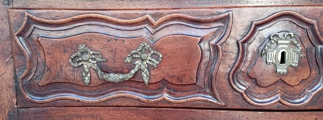 Curved Chest Of Drawers Made Of Solid Walnut, 18th Century-photo-2