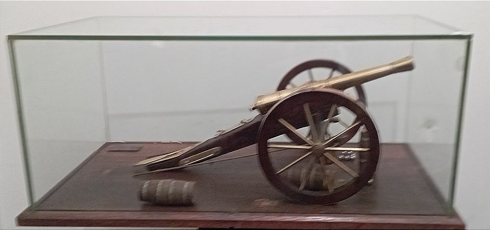 Canon de Gribeauval en vitrine, travail de maîtrise-photo-2