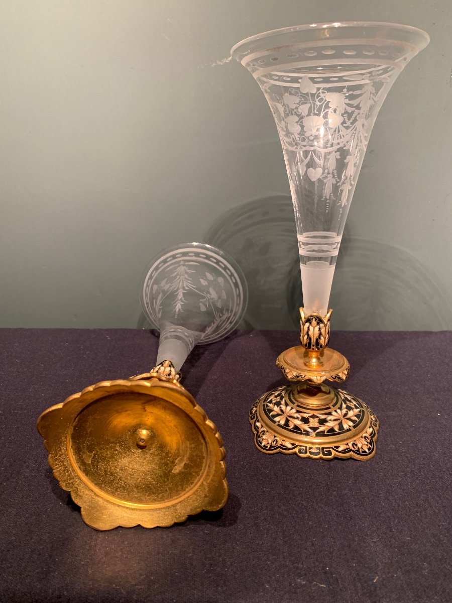 Paire De Vases Cornets Cristal Gravé Et Pied Cloisonné. époque Napoléon III.  Alfred Giroux-photo-1