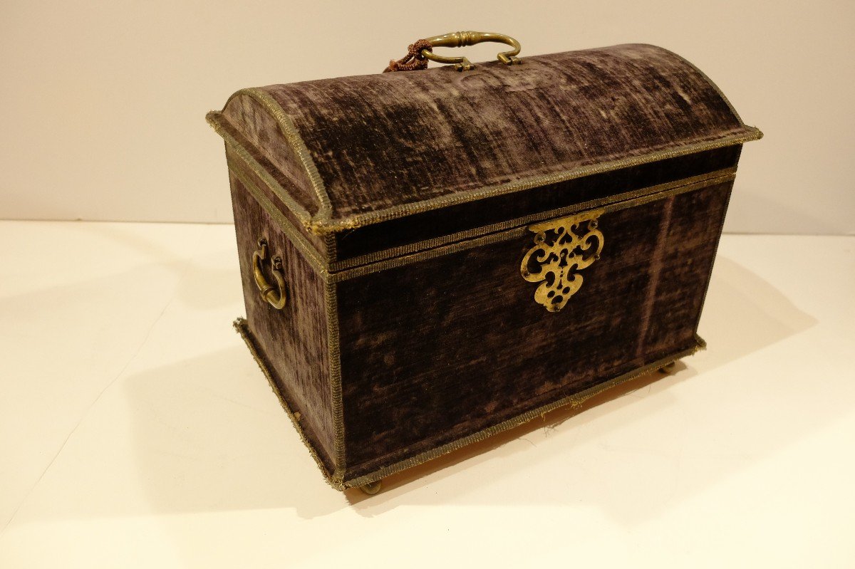 Domed Box, With Secret, In Wood Trimmed With Purple Velvet, Holland 17th Century-photo-4
