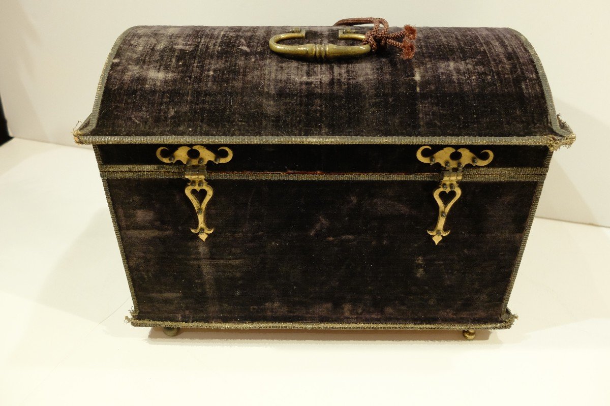 Domed Box, With Secret, In Wood Trimmed With Purple Velvet, Holland 17th Century-photo-2