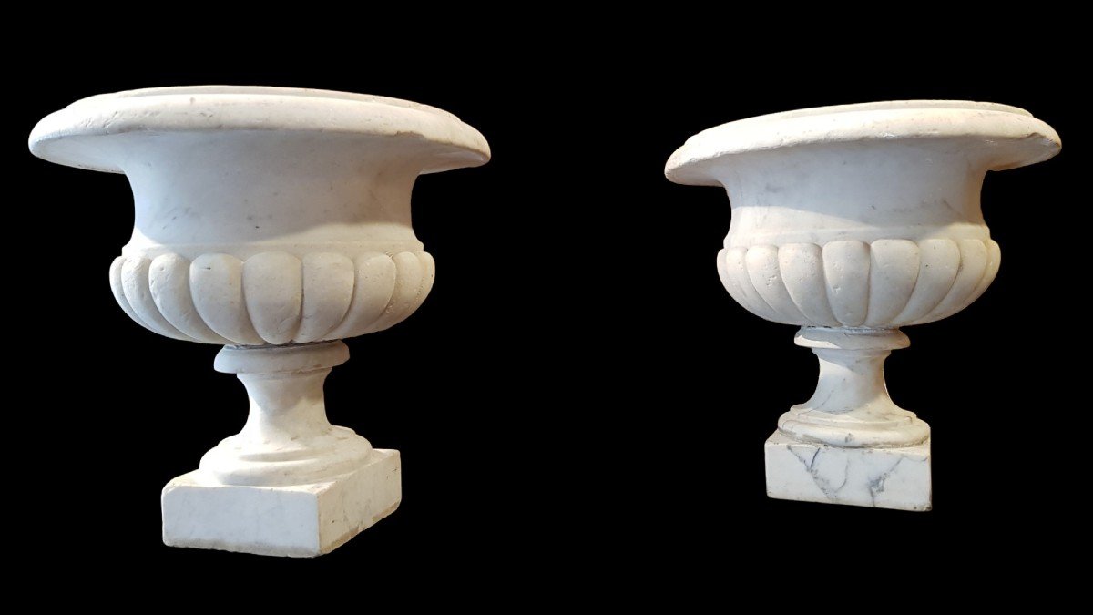 Paire De Vases En Marbre Blanc De Carrare, Italie, Début XIXeme Siècle