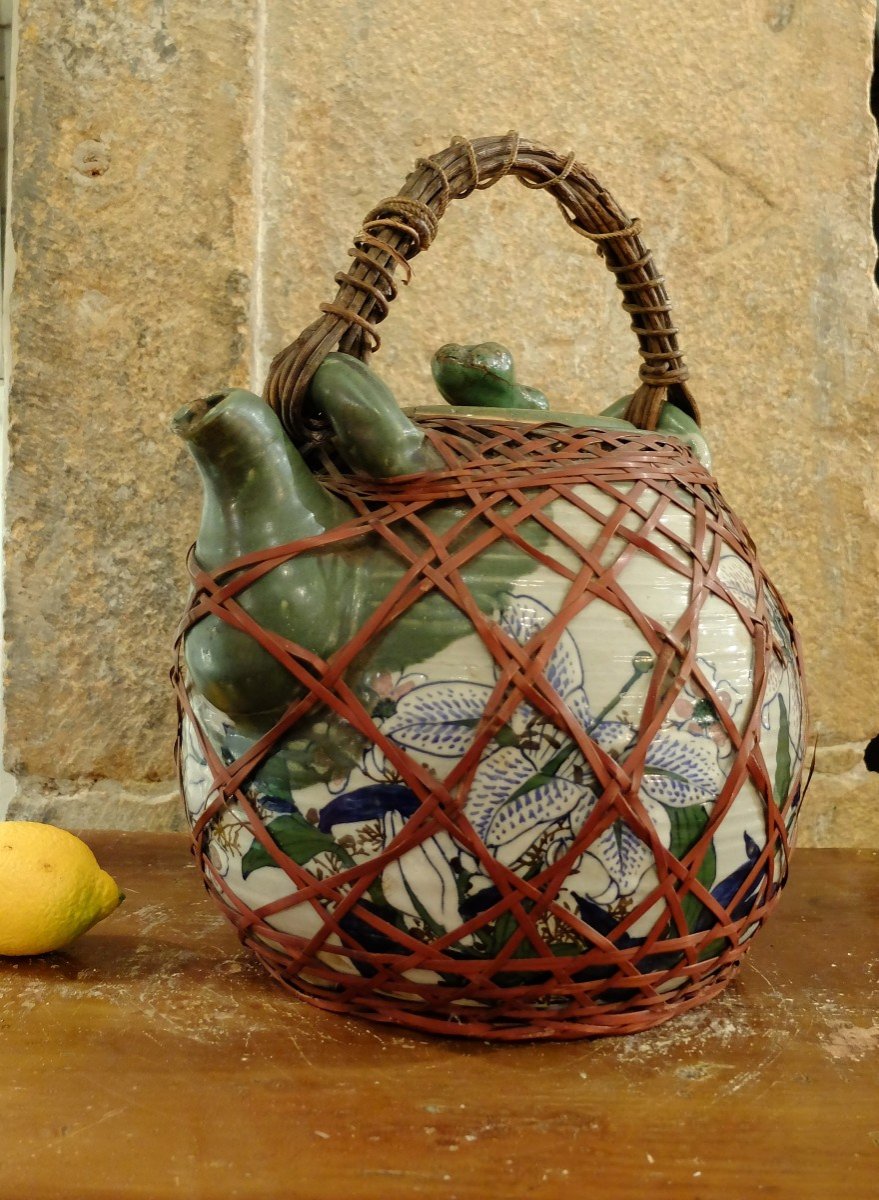 Very Large Porcelain Teapot Surrounded By A Basketwork Net. Japan. Late 19th Century.-photo-2