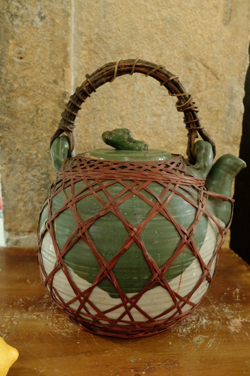 Very Large Porcelain Teapot Surrounded By A Basketwork Net. Japan. Late 19th Century.-photo-2