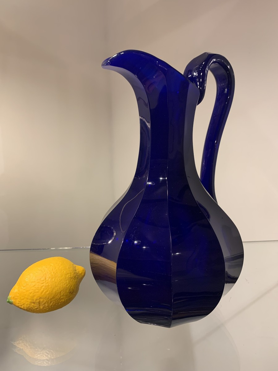 Pichet à pans en verre taillé bleu. Epoque XIXème siècle.-photo-2