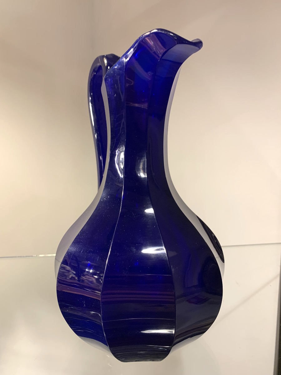 Pichet à pans en verre taillé bleu. Epoque XIXème siècle.-photo-1