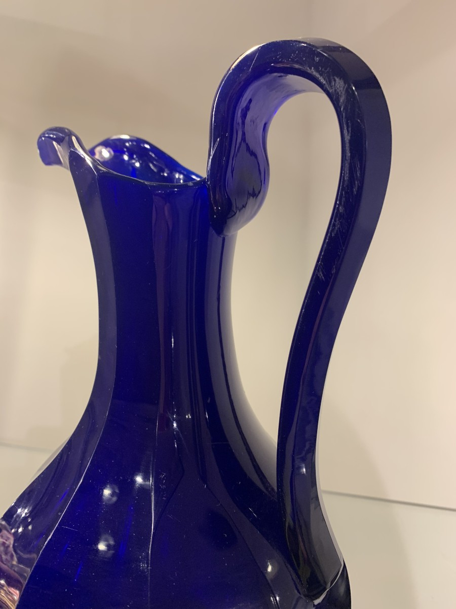 Pichet à pans en verre taillé bleu. Epoque XIXème siècle.-photo-2