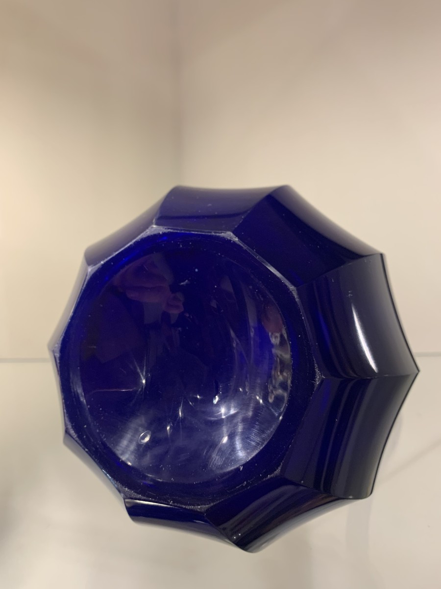 Pichet à pans en verre taillé bleu. Epoque XIXème siècle.-photo-3