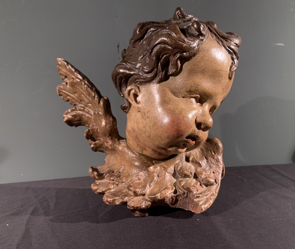 Tête d'ange en bois sculpté polychrome époque début XVIII ème siècle