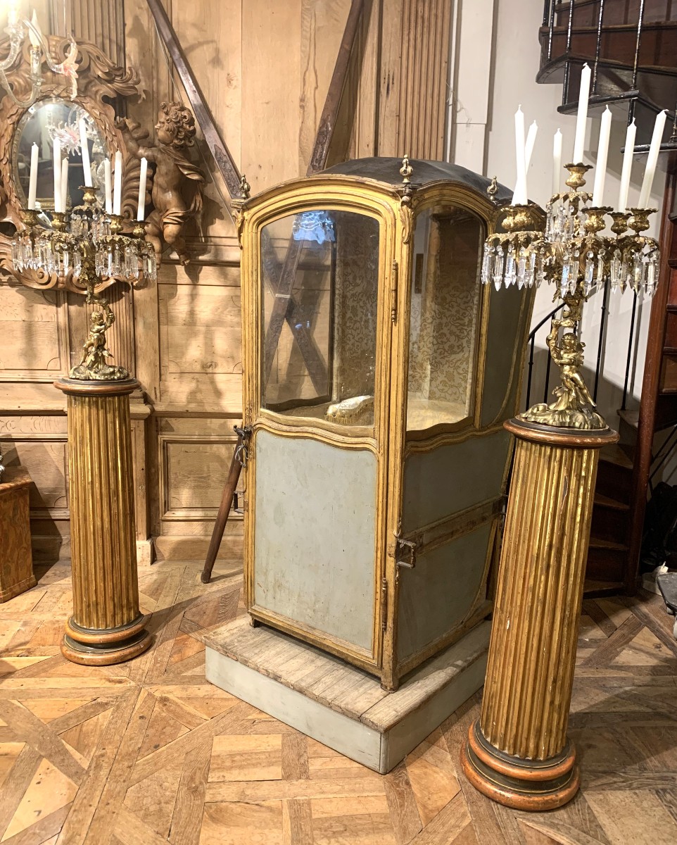 Chaise à porteurs d'époque Régence en bois sculpté, doré et laqué avec ses brancards en noyer-photo-2