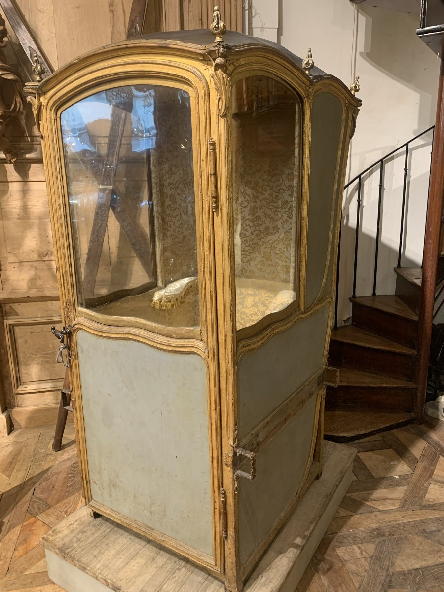 Chaise à porteurs d'époque Régence en bois sculpté, doré et laqué avec ses brancards en noyer-photo-4