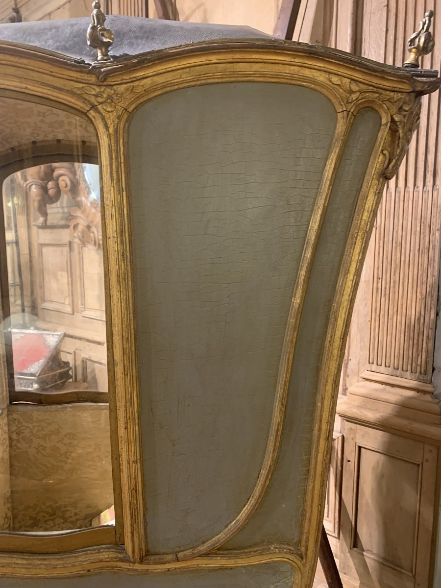 Chaise à porteurs d'époque Régence en bois sculpté, doré et laqué avec ses brancards en noyer-photo-7