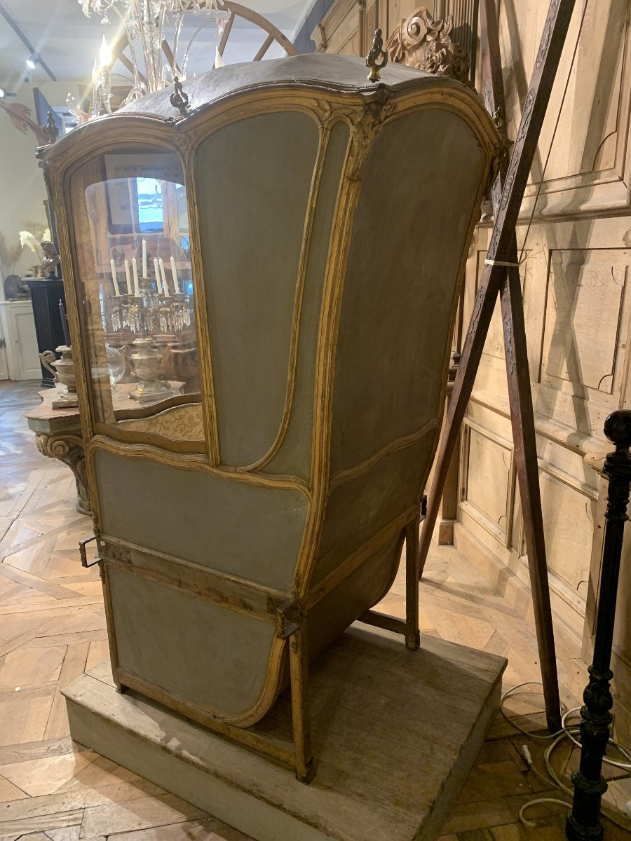 Chaise à porteurs d'époque Régence en bois sculpté, doré et laqué avec ses brancards en noyer-photo-8