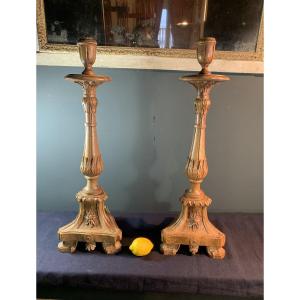 Paire De Grands  et élégants Bougeoirs Flambeaux En Chêne Sculpté d'époque XVIII ème Siècle
