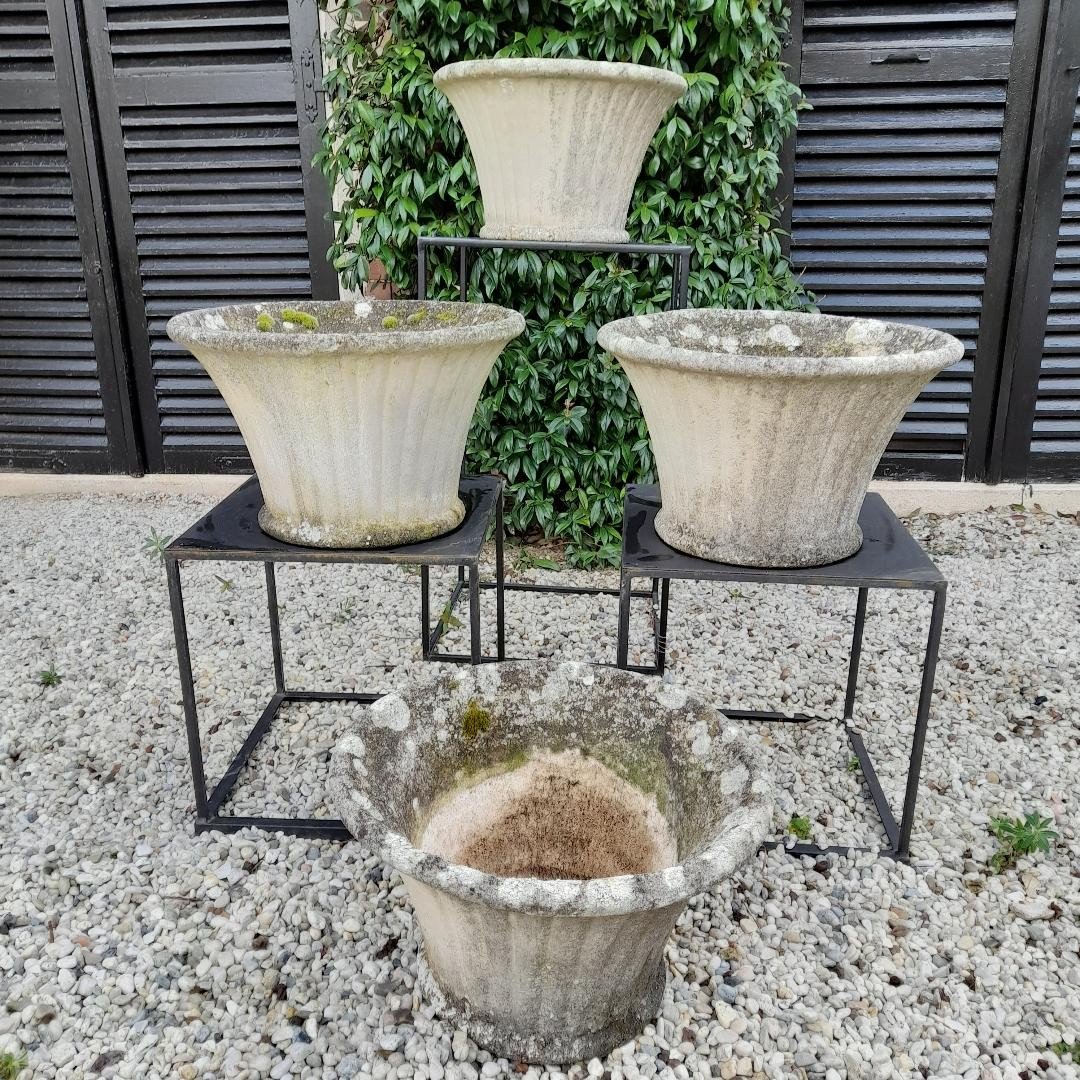 Quatre vasques de jardin en pierre reconstituée