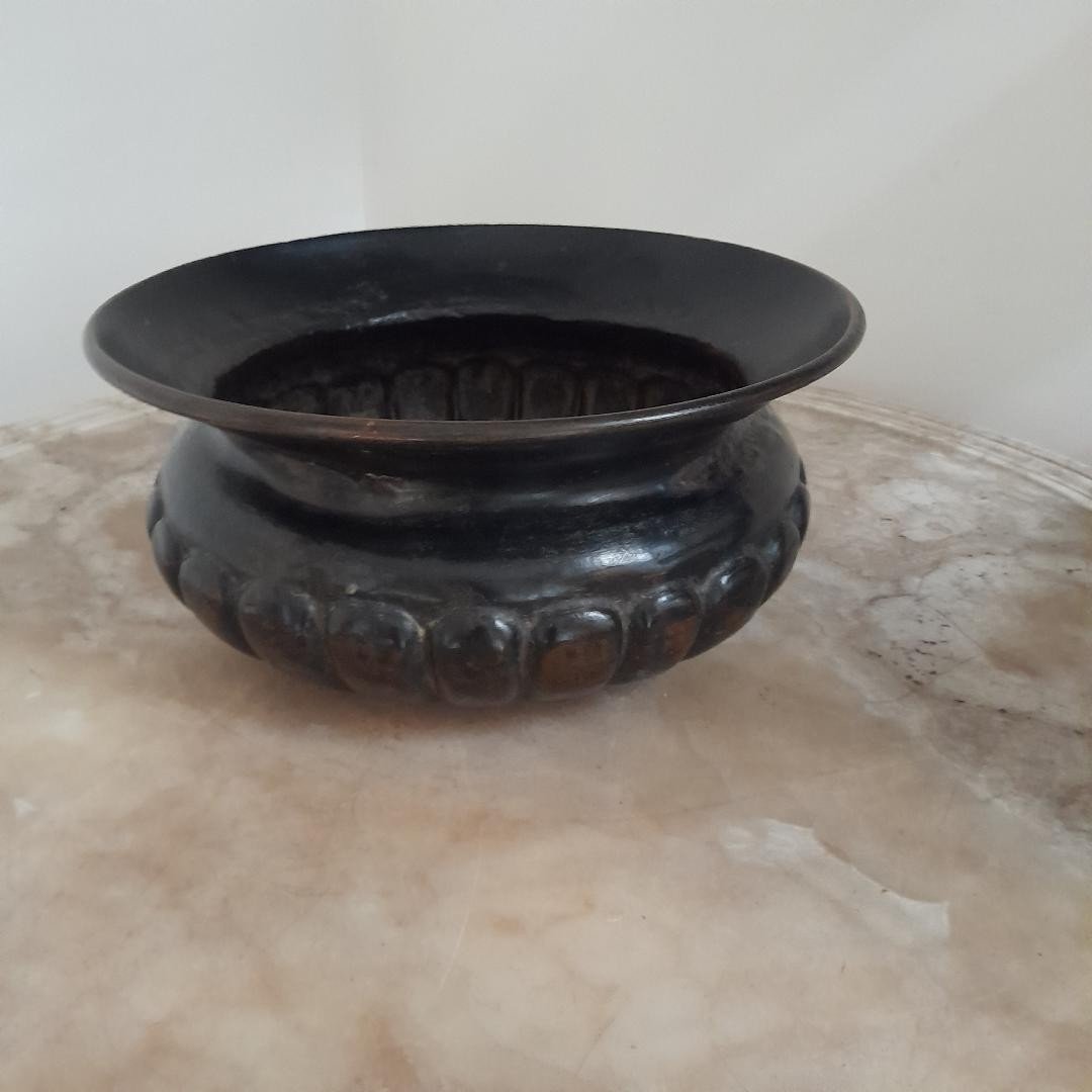 Vasque en métal noir à motif de godrons fin XVIIè début XVIIIè-photo-3