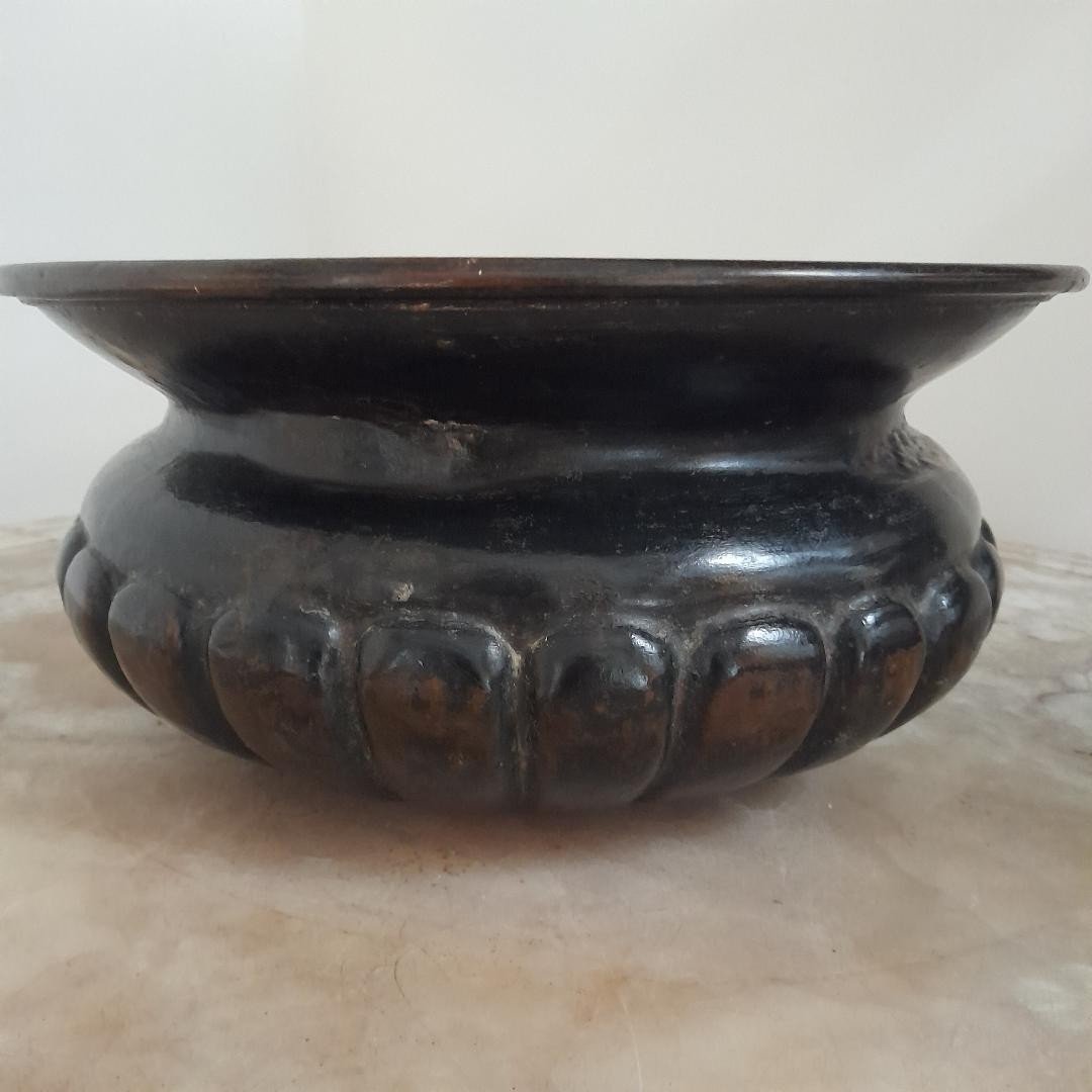 Vasque en métal noir à motif de godrons fin XVIIè début XVIIIè-photo-4