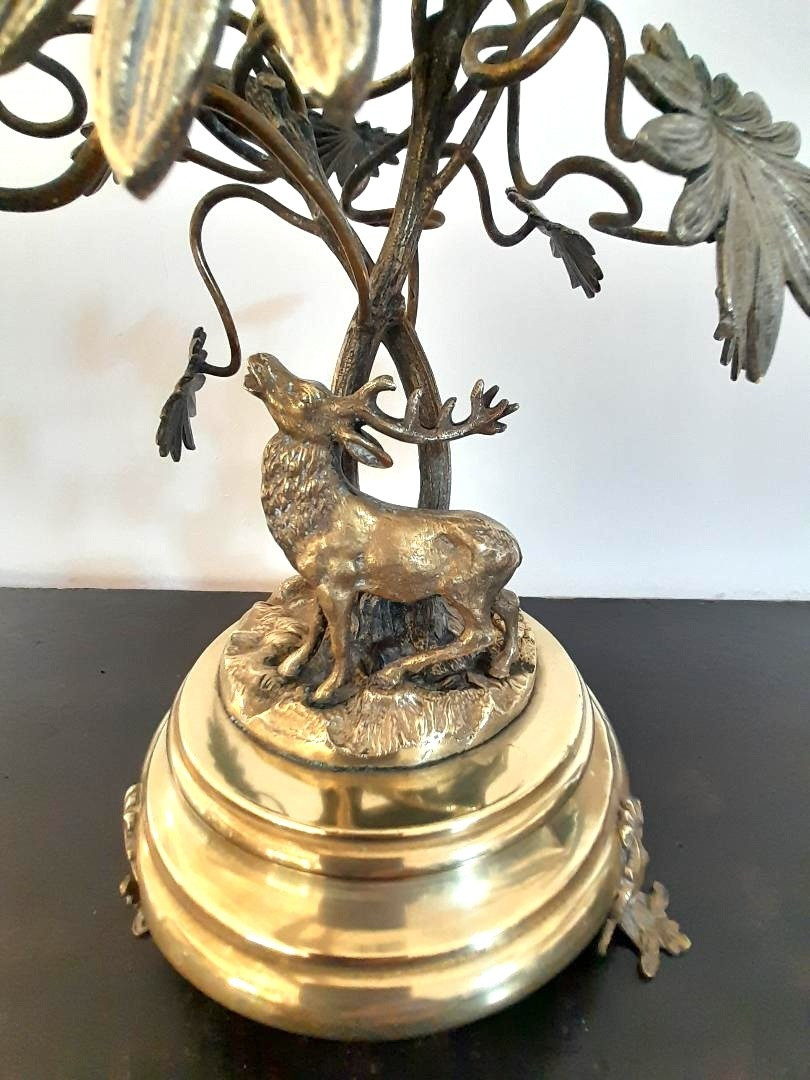 Bronze représentant un cerf dans des feuillages-photo-2