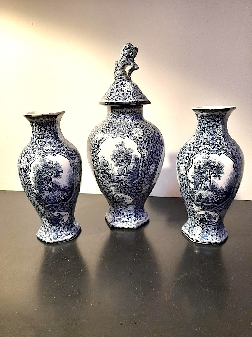 Pot couvert et deux vases en porcelaine anglaise-photo-1