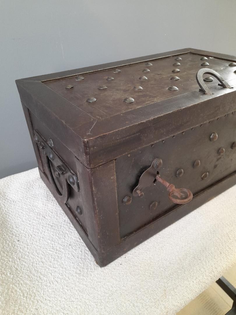 Iron Cannonball Box, 19th Century-photo-4