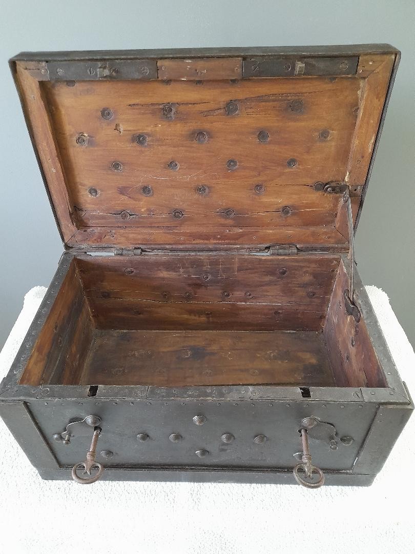 Iron Cannonball Box, 19th Century-photo-1