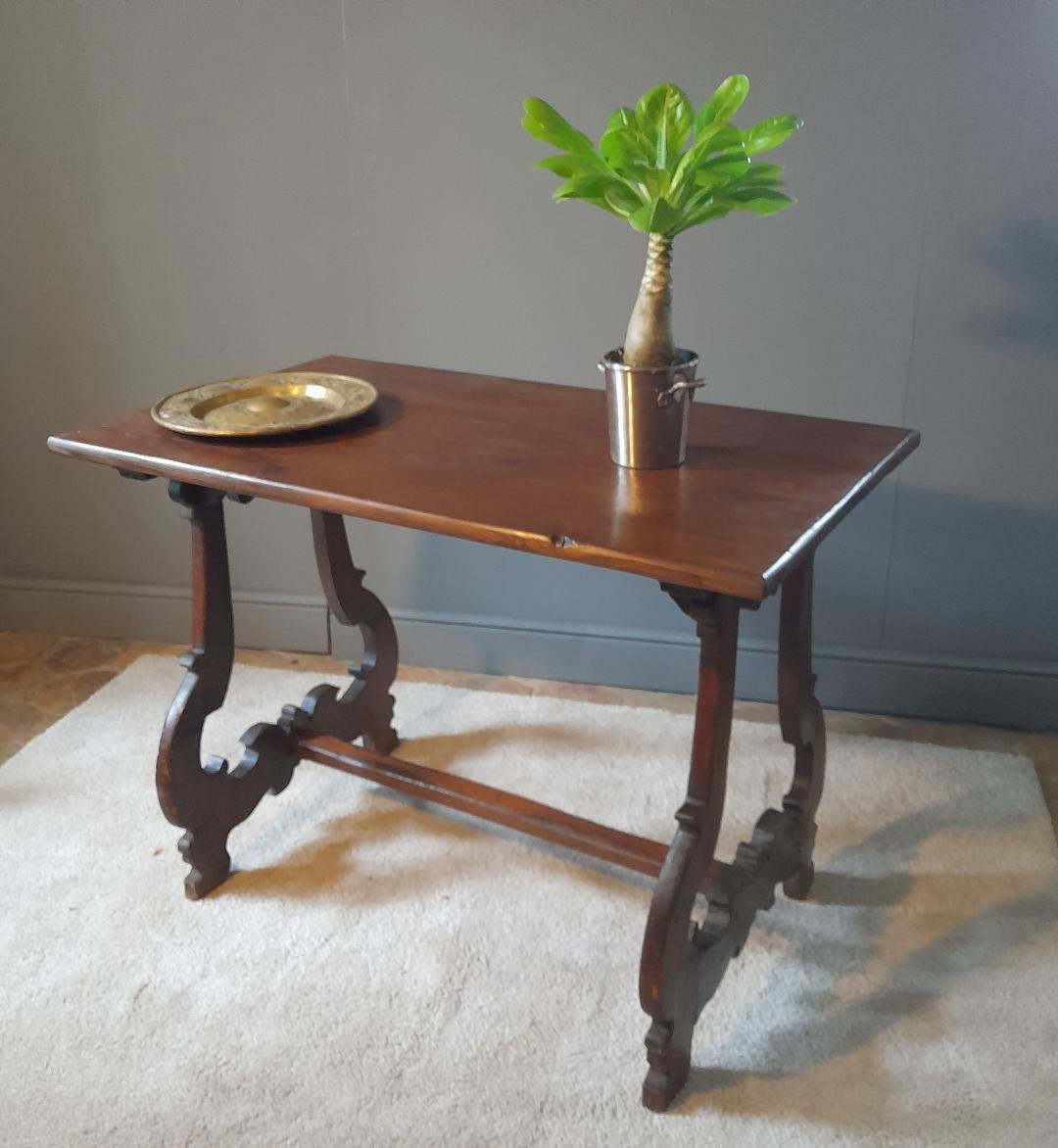 Table espagnole en noyer XIX è