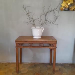 Console  chinoise en bois naturel