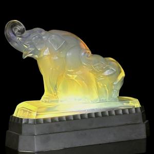 Sculpture Art Déco aux éléphants de Sabino