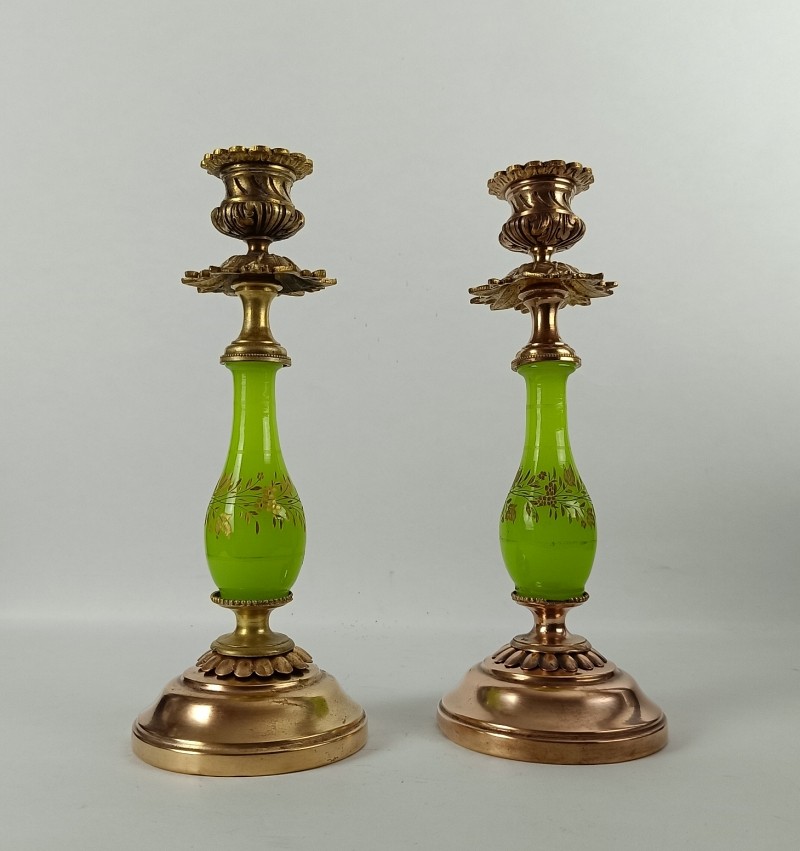 Paire de bougeoirs en opaline verte – Napoléon III